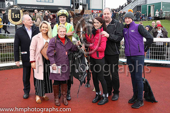 01st Allduckornodinner and G N Fox ( 11 , yellow, light green sash ) Trainer - G P Cromwell , Owner - Mrs Una Sweeney