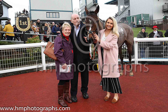 01st Allduckornodinner and G N Fox ( 11 , yellow, light green sash ) Trainer - G P Cromwell , Owner - Mrs Una Sweeney