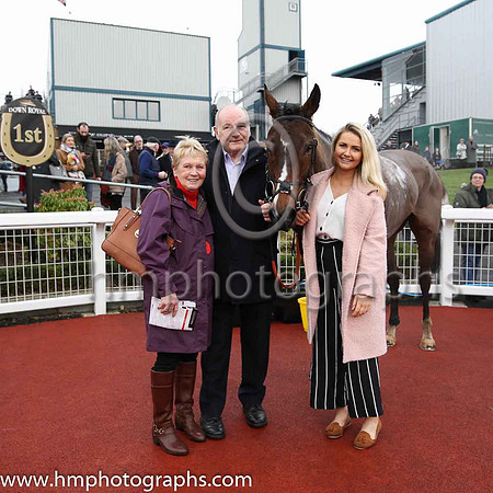 01st Allduckornodinner and G N Fox ( 11 , yellow, light green sash ) Trainer - G P Cromwell , Owner - Mrs Una Sweeney