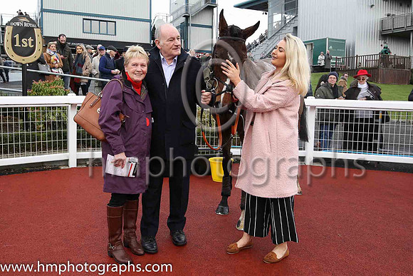 01st Allduckornodinner and G N Fox ( 11 , yellow, light green sash ) Trainer - G P Cromwell , Owner - Mrs Una Sweeney