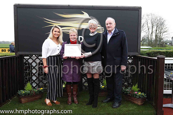 01st Allduckornodinner and G N Fox ( 11 , yellow, light green sash ) Trainer - G P Cromwell , Owner - Mrs Una Sweeney
