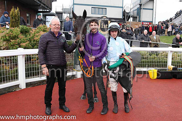 01st Sinoria and D Robinson 3 ( 19 , light blue, white spots ) Trainer - H De Bromhead , Owner - Kenneth Alexander