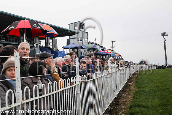 Spectators at DOwn ROyal on Boxing Day 2018