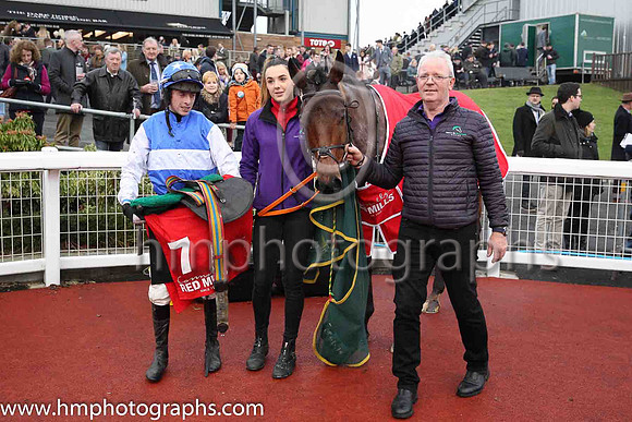 01st Presented Well and D Robinson 3 ( 7 , royal blue, white hoop ) Trainer - H De Bromhead , Owner - Bellamy Syndicate