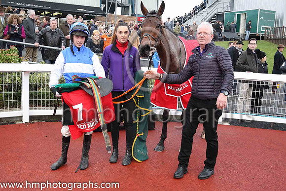 01st Presented Well and D Robinson 3 ( 7 , royal blue, white hoop ) Trainer - H De Bromhead , Owner - Bellamy Syndicate