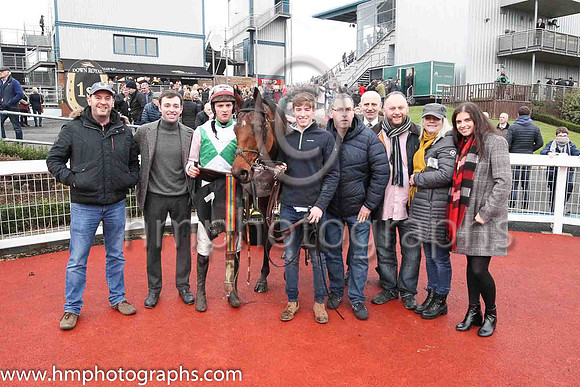 01st British Art and B Browne 2 ( 7 , emerald green and white diabolo ) Trainer - R K Watson , Owner - Cousins Plus One Syndicate