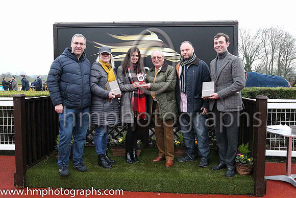 01st British Art and B Browne 2 ( 7 , emerald green and white diabolo ) Trainer - R K Watson , Owner - Cousins Plus One Syndicate