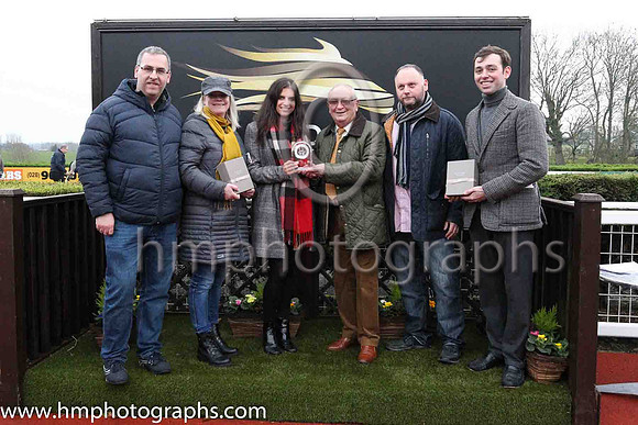 01st British Art and B Browne 2 ( 7 , emerald green and white diabolo ) Trainer - R K Watson , Owner - Cousins Plus One Syndicate