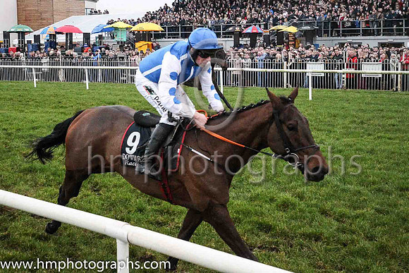 02nd Braeside and Mr B '?Neill ( 9 , royal blue, white seams ) Trainer - G Elliott , Owner - KTDA Consultancy Limited