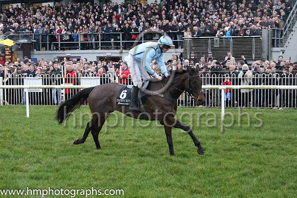 03rd Shaws Bridge and Mr B G Crawford 7 ( 6 , light blue, dark blue seams ) Trainer - S R B Crawford , Owner - S R B Crawford