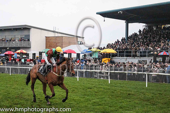 06th Makka Pakka and T N Brett 7 ( 5 , brown, light green cross sashes ) Trainer - Ms M Mullins , Owner - Patrick Harney