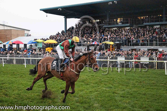 06th Makka Pakka and T N Brett 7 ( 5 , brown, light green cross sashes ) Trainer - Ms M Mullins , Owner - Patrick Harney