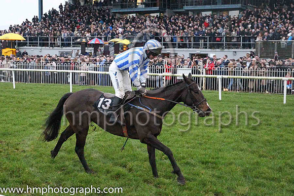 09th Ebaa Hana and Mr N McParlan 3 ( 13 , white and black hoops ) Trainer - Gary McGill , Owner - D G Paul