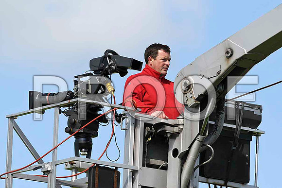 Cameraman in the sky - FT8E1359-e