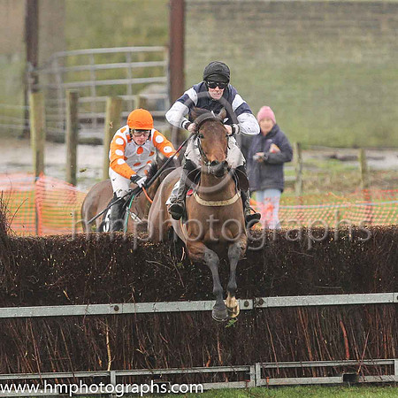 01st ACHY BREAKY HEART and H D Dunne ( 3 , DARK BLUE,white star; white sleeves,dark blue armlet; black cap ) Trainer: Shane C. Byrne , Owner : Shane C. Byrne