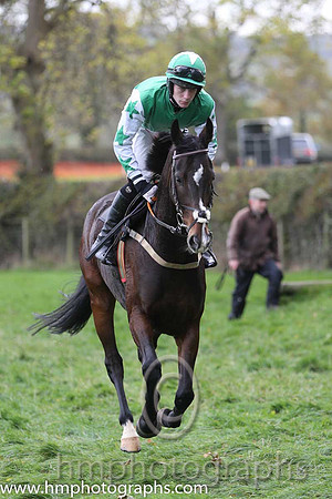 05 ButlerGrove King and H Dunne - - 05th (6 ,emerald green, white emerald green star sleeves ) Trainer - Michael Goff
