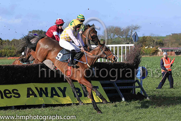 02nd FAVORI DE CHAMPDOU (FR) and R James ( 9 , PINK  YELLOW CHECK; pink sleeves; yellow cap ) Trainer: Warren Ewing,, Owner : Warren Ewing