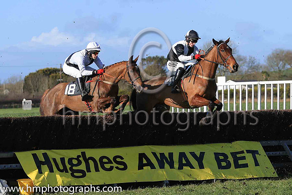 04th OLDTOWN JOE (GB) and N Gault ( 18 ,Antrim (H) - WHITE,black sash; white sleeves; white cap ) Trainer: John James Gault,, Owner : John James Gault