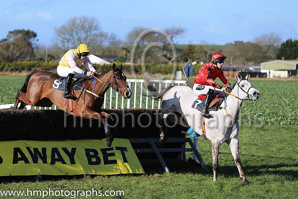 02nd FAVORI DE CHAMPDOU (FR) and R James ( 9 , PINK  YELLOW CHECK; pink sleeves; yellow cap ) Trainer: Warren Ewing,, Owner : Warren Ewing