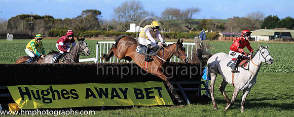 02nd FAVORI DE CHAMPDOU (FR) and R James ( 9 , PINK  YELLOW CHECK; pink sleeves; yellow cap ) Trainer: Warren Ewing,, Owner : Warren Ewing