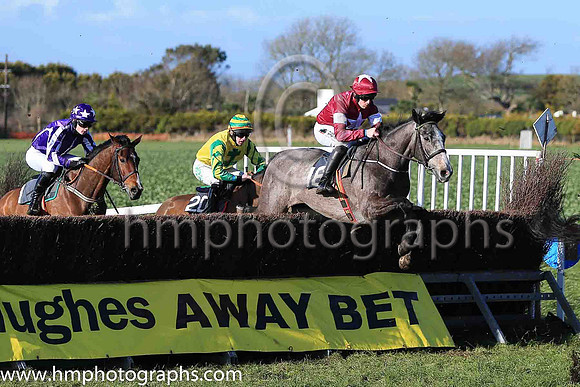 01st Hell's Canyon and Barry O'Neill (16, maroon, white star), Trainer: Colin Bowe , Owner Gigginstown House Stud