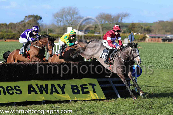 01st Hell's Canyon and Barry O'Neill (16, maroon, white star), Trainer: Colin Bowe , Owner Gigginstown House Stud