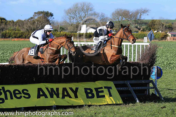 04th OLDTOWN JOE (GB) and N Gault ( 18 ,Antrim (H) - WHITE,black sash; white sleeves; white cap ) Trainer: John James Gault,, Owner : John James Gault