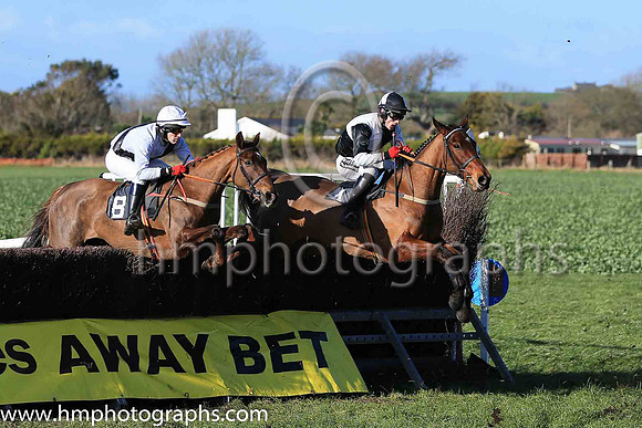 BRAYHILL and R P Quinlan ( 4 ,Antrim (H) - BLACK  WHITE QTD; black  white hlvd sleeves; white cap ) Trainer: Colin S. McKeever,, Owner : W.W. Dennison