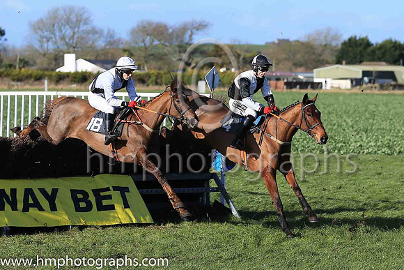BRAYHILL and R P Quinlan ( 4 ,Antrim (H) - BLACK  WHITE QTD; black  white hlvd sleeves; white cap ) Trainer: Colin S. McKeever,, Owner : W.W. Dennison