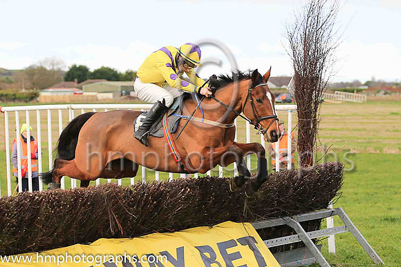 01st RAINBOW BRIDGE (GB) and B G Crawford ( 8 , YELLOW,purple chevron; yellow sleeves,purple spots; yellow cap,purple star ) Trainer: S.R.B. Crawford,, Owner : Denise Bailey