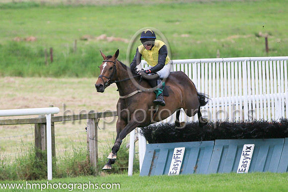 03rd Born Famous (3 ,yellow, black sleeves ) Jockey: P J O'Hanlon(2) ,Trainer: Ms Claire O'Connell
