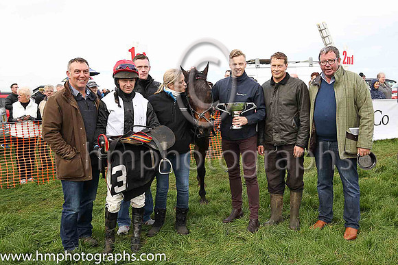 01st IT'LL DO RIGHTLY and N McParlan ( 3 , WHITE,black panel; black sleeves; red cap ) Trainer: Caroline McCaldin,, Owner : Caroline McCaldin Niall McCarthy