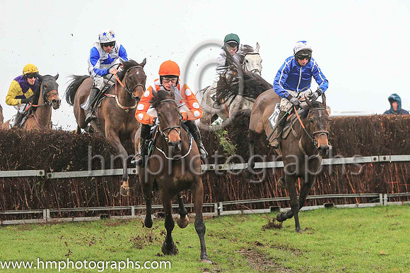 01st CREAM SPARKLES and B O'Neill ( 1 , WHITE,royal blue star; white sleeves,royal blue diabolo; white cap,royal blue stars ) Trainer: D.M. Christie , Owner : O'Connor, Michael P.
