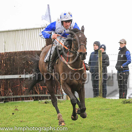 01st CREAM SPARKLES and B O'Neill ( 1 , WHITE,royal blue star; white sleeves,royal blue diabolo; white cap,royal blue stars ) Trainer: D.M. Christie , Owner : O'Connor, Michael P.