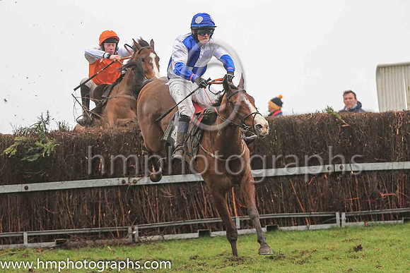 05th YA BOY YA and James Kenny ( 14 , BLUE  WHITE QTD; blue  white check sleeves; blue  white check cap ) Trainer: Liam Kenny,, Owner : Orphan Girl , Syndicate