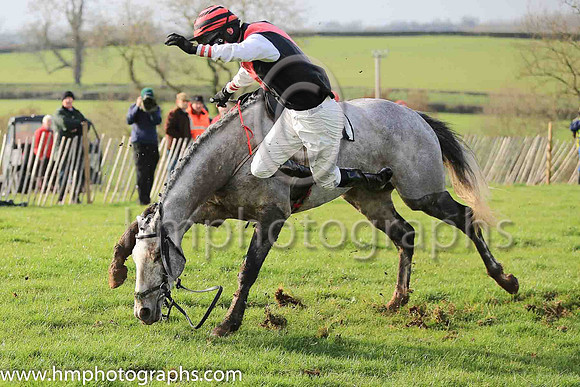 CINQ FRANK (FR) and P C Bannon ( 11 , BLACK,red chevron; white sleeves; black  red hooped cap ) Trainer: Donal Kinsella , Owner : Donal Kinsella