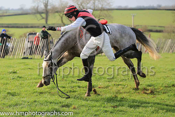 GETAWAY GIRL and AN Other ( 11 , BLACK,white braces; white sleeves; black cap ) Trainer: Denis Gerard Hogan , Owner : Evans Armitage