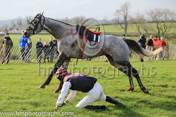 CINQ FRANK (FR) and P C Bannon ( 11 , BLACK,red chevron; white sleeves; black  red hooped cap ) Trainer: Donal Kinsella , Owner : Donal Kinsella