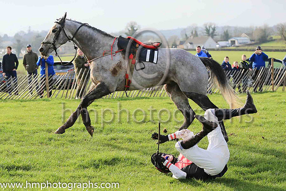 CINQ FRANK (FR) and P C Bannon ( 11 , BLACK,red chevron; white sleeves; black  red hooped cap ) Trainer: Donal Kinsella , Owner : Donal Kinsella