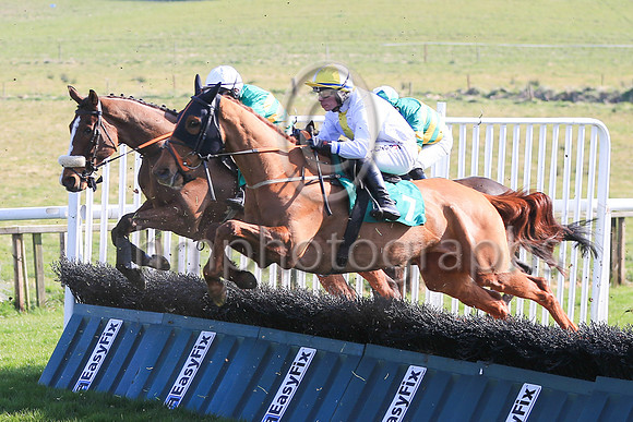 01st Benefit North and D F O'Regan ( 7 , white, yellow pane; ) Trainer - C A McBratney , Owner - Cathal M McGovern