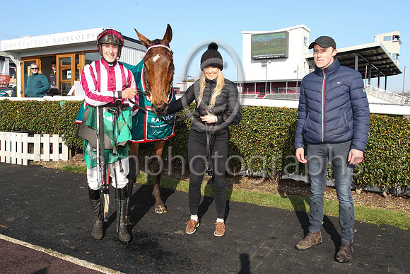 01st Space Cadet and Mr B W Harvey 7 ( 11 , red and white stripes ) Trainer - G O'Loughlin , Owner - C Jones