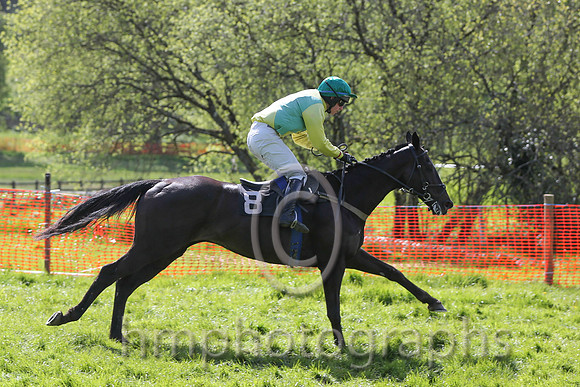 01st Mr Bolt ( 8 ) and N McParlan - Trainer : Sean McParlan - green and yellow diabolo