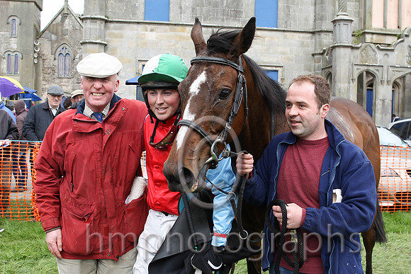 01st Tamacilla ( 8 ) and J Cresswell - Trainer : Brian W Dougan - red, blue sleeves