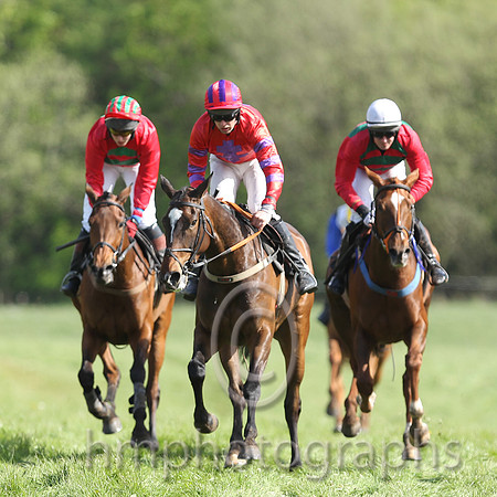 01st Without Wings ( 6 ) and M J O'Hare - Trainer : Liam Lennon - red, purple cross
