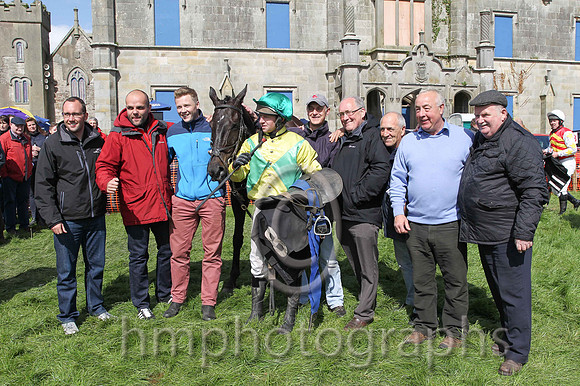 01st Mr Bolt ( 8 ) and N McParlan - Trainer : Sean McParlan - green and yellow diabolo