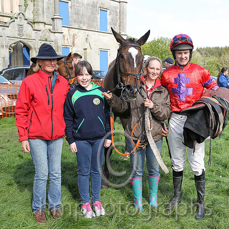 01st Without Wings ( 6 ) and M J O'Hare - Trainer : Liam Lennon - red, purple cross
