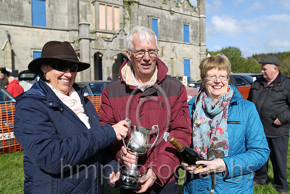 01st Tareesh Lane ( 8 ) and N McParlan - Trainer : Sean McParlan - green and white check