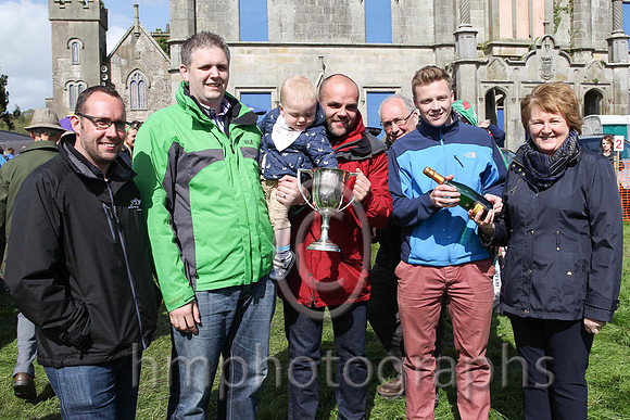 01st Mr Bolt ( 8 ) and N McParlan - Trainer : Sean McParlan - green and yellow diabolo