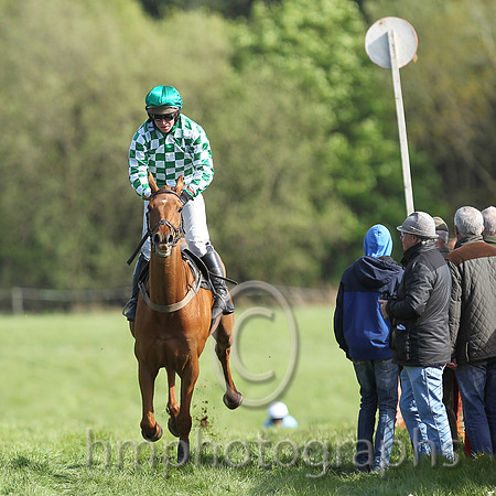 01st Tareesh Lane ( 8 ) and N McParlan - Trainer : Sean McParlan - green and white check