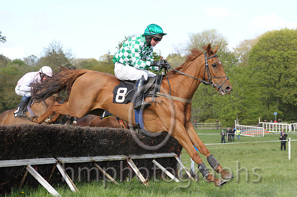01st Tareesh Lane ( 8 ) and N McParlan - Trainer : Sean McParlan - green and white check